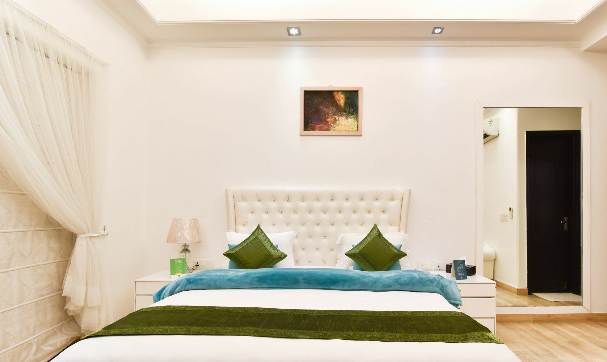 Treebo Trend The G8 Sector 39 Hotel Noida Buitenkant foto
